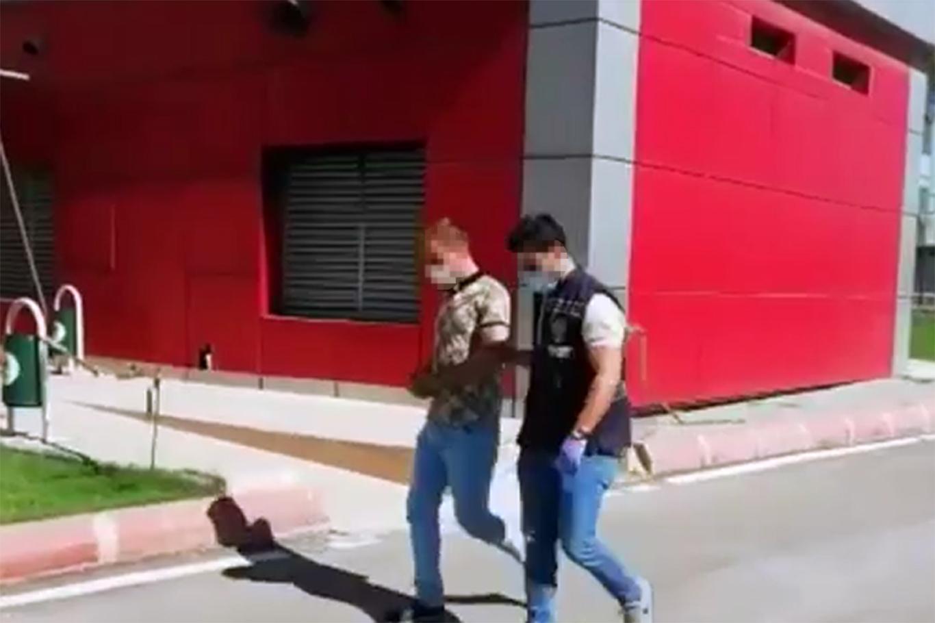 Yardım bahanesiyle ATM'den para çekenleri dolandıran şüpheli yakalandı